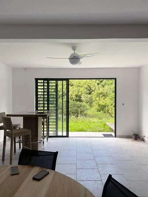 Spacieux Appartement A La Villa Montagne Le Carbet Apartment